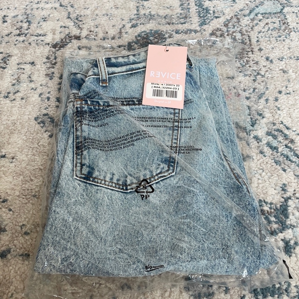 Super on trend brand Revice in style mixtape